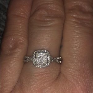 10kt wg ring genuine diamonds